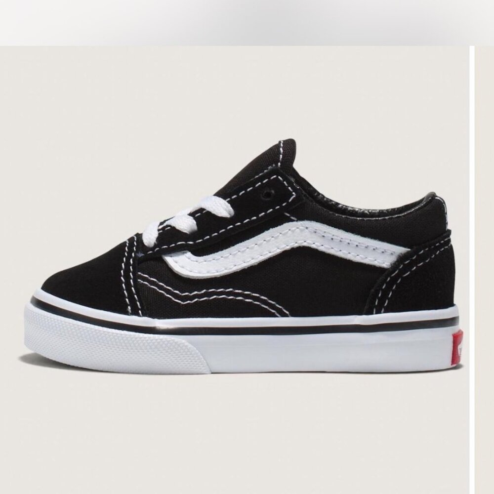 BOYS BRANS NEW VANS SHOES SIZE 13.5